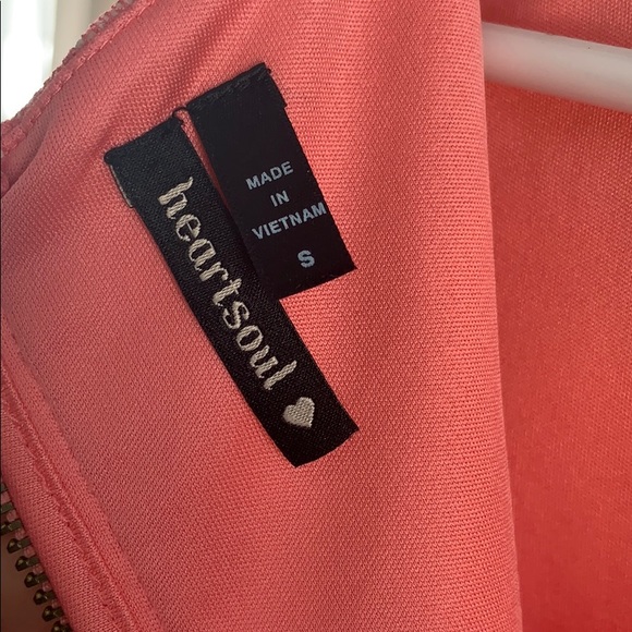 Pink lace dress - Picture 3 of 4